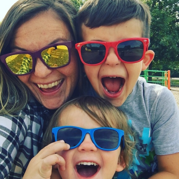 Meet your Posher, Candice - Picture 1 of 1